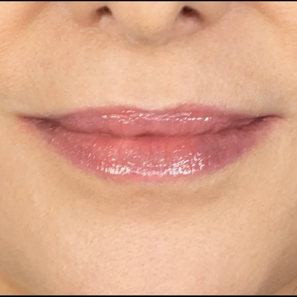 Tori Belle Ignite Lip Plumping Gloss in Blush - Picture 3 of 3